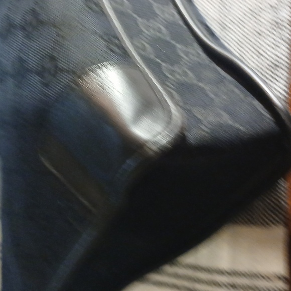 Authentic Gucci Black Hand Bag - Picture 8 of 16